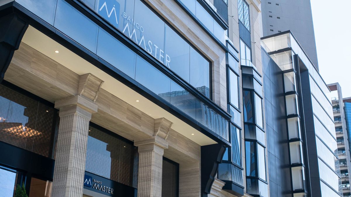 Comissão de Valores Mobiliários suspende julgamento do acordo com Banco Master após dois votos contrários; decisão fica indefinida.