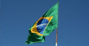 Moody’s revisou a perspectiva da nota de crédito do Brasil para “estável”, citando rigidez fiscal e dificuldade para controlar a dívida e atrair investimentos.