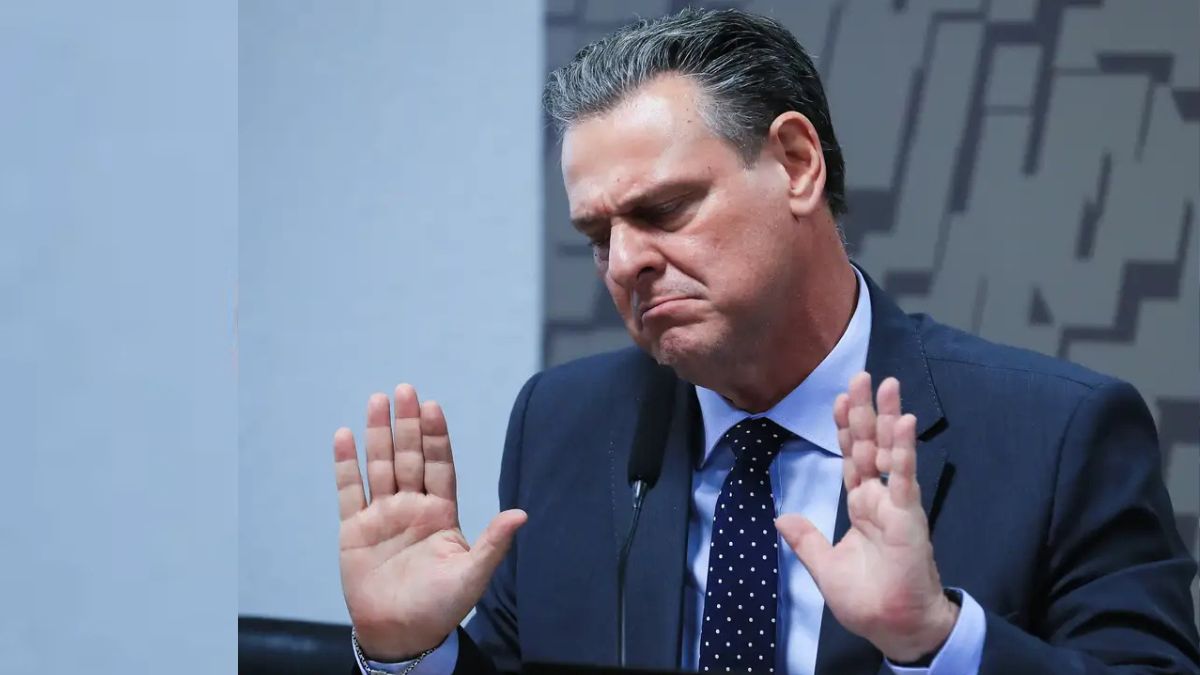 Carlos Fávaro afirma que surto em granja do RS foi contido. Brasil cumpre vazio sanitário e busca reabrir mercados para frango.