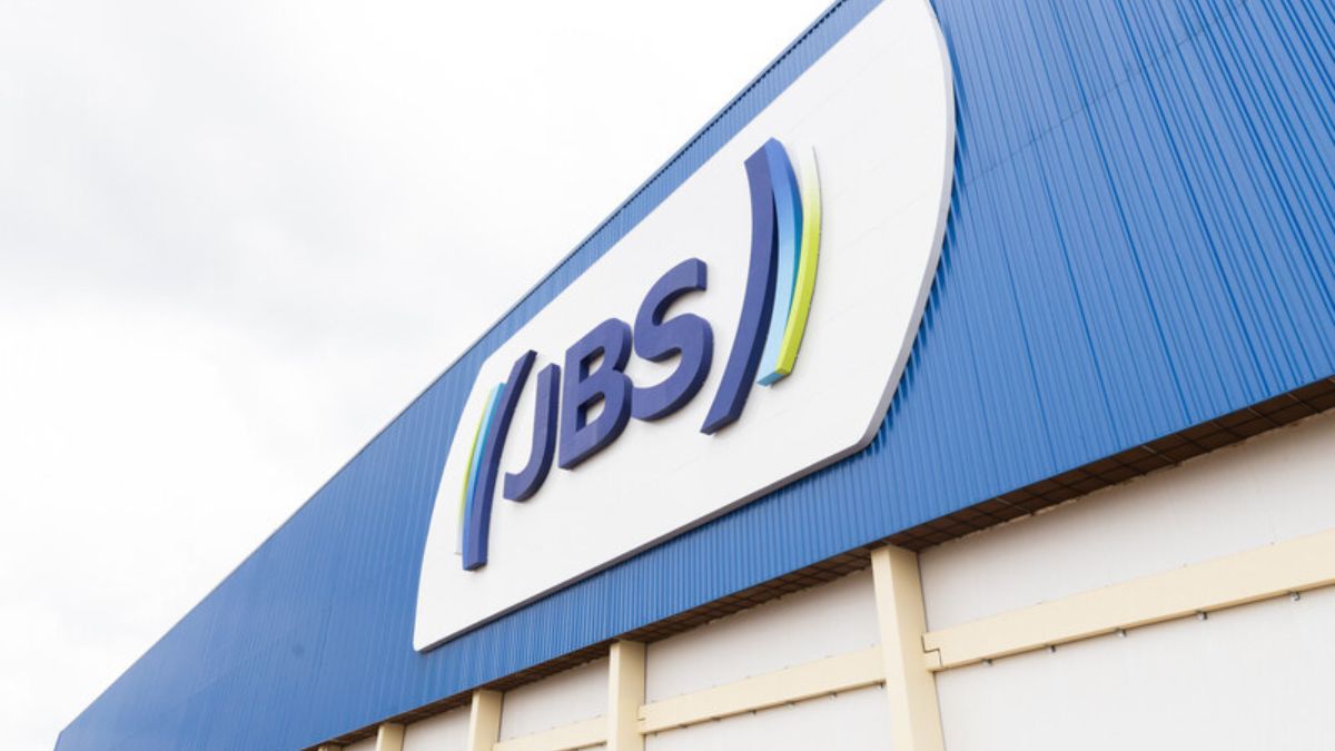 JBS terá ações listadas no Brasil e nos EUA a partir de junho. Objetivo é destravar valor, atrair investidores e reduzir custo de financiamento.