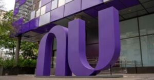 A imagem mostra uma das unidades da Nubank para representar que Buffett zera investimento no Nubank