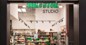 A imagem mostra a fachada da Tok&Stok para representar que a Tok&Stok desistem de oferta
