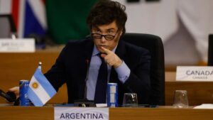 Javier Milei ganha Prêmio Gênesis por apoio a Israel e doa US$ 1 milhão para combate ao antissemitismo.