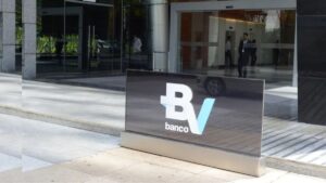 Lucro do BV cresce 49,6% no ano e alcança R$ 480 milhões, com foco em rentabilidade, crédito com garantia e novas iniciativas no mercado.