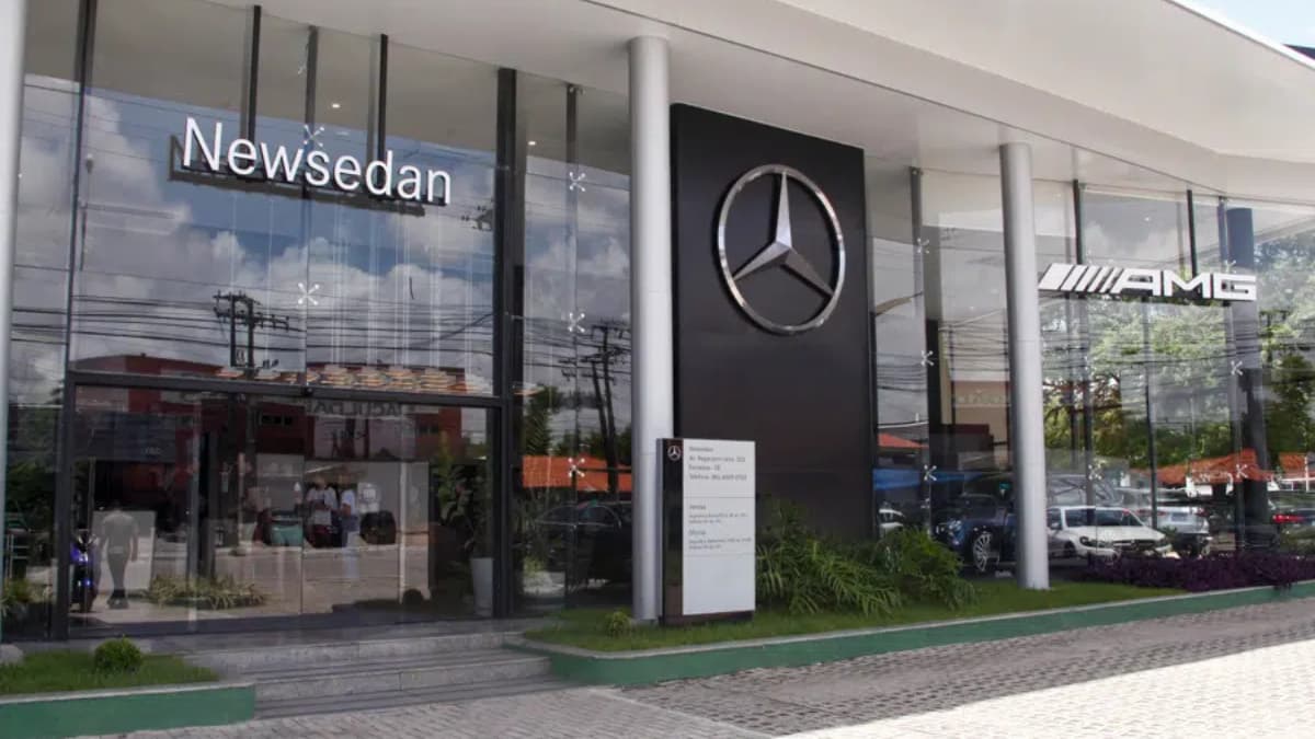 Fachada da concessionária Newsedan, onde o presidente da Mercedes-Benz no Brasil será recepcionado em evento em Fortaleza