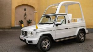 Mercedes cria papamóvel elétrico para o Vaticano, usado por Papa Leão XIV, reforçando a mensagem ambiental da Igreja e a tradição com inovação.