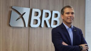 Banco Central reavalia decisão e confirma Paulo Henrique Costa como presidente do BRB, mantendo liderança até o fim do mandato atual, em 2026.