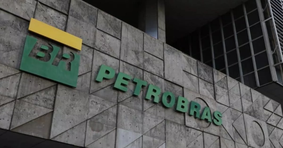 Gráfico mostra queda das ações da Petrobras com baixa no petróleo