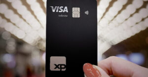 Cartão Visa Infinite Privilege com benefícios exclusivos para alta renda