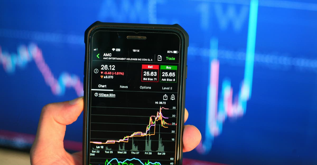 Movimentação do mercado financeiro, Ibovespa e variações cambiais, com destaque para a alta do Dólar e ações de Braskem e PRIO