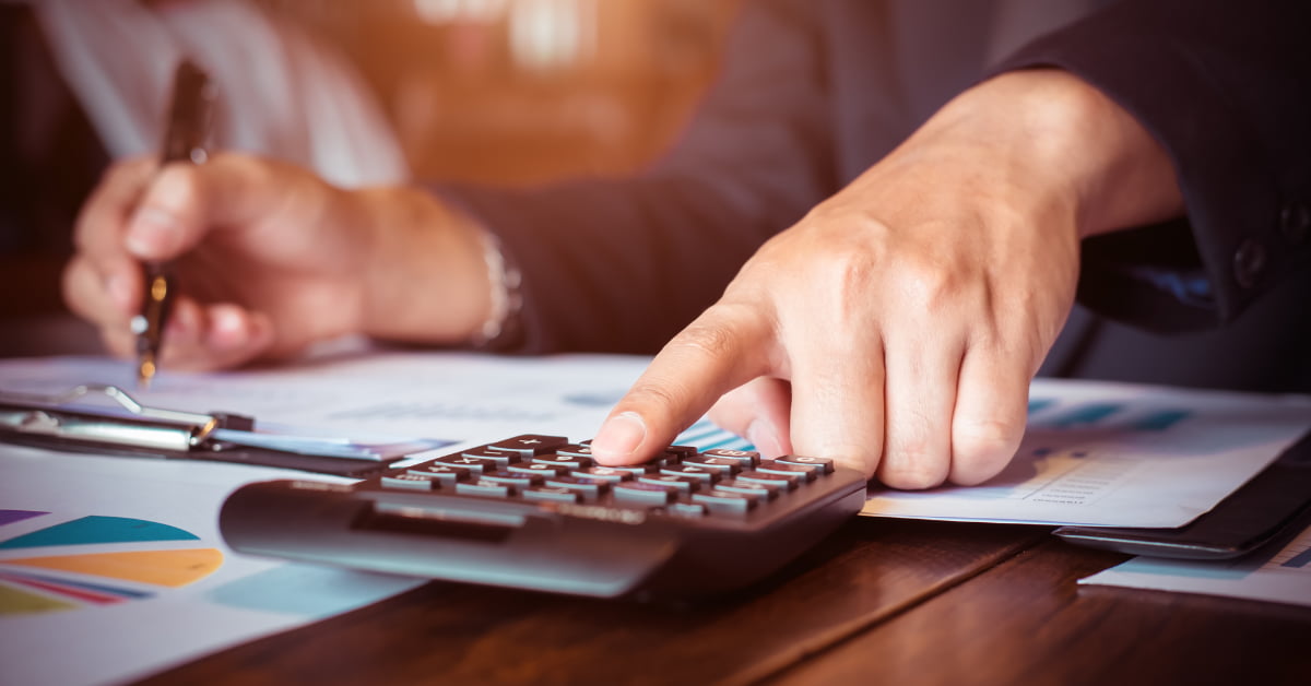 Gráfico mostra alta no número de empresas inadimplentes no Brasil em 2025