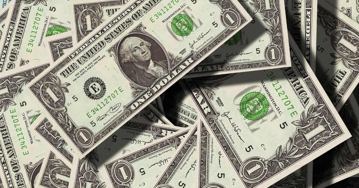 Gráfico mostra impacto do rebaixamento da nota de crédito dos EUA nos mercados globais