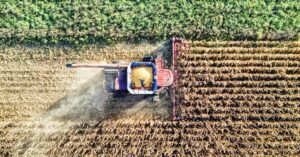 Demonstração de tecnologia no agronegócio durante a AgroBrasília 2025