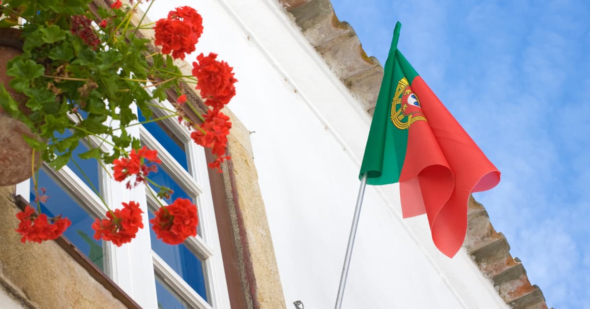Vista aérea de Lisboa com destaque para áreas residenciais e o aumento no custo para arrendar casa em Portugal