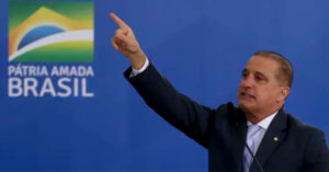 Polícia investiga fraude no INSS envolvendo Onyx Lorenzoni e doações de campanha feitas por empresário com offshore nos EUA