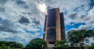 Gráfico com projeções do Boletim Focus para inflação em 2025