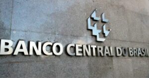 Copom deve subir juro para 14,75% em meio à alta da inflação