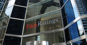 Perspectiva do varejo dos EUA piora após alerta da Fitch