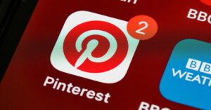 Gráfico ilustrando o crescimento do lucro do Pinterest no primeiro trimestre de 2025