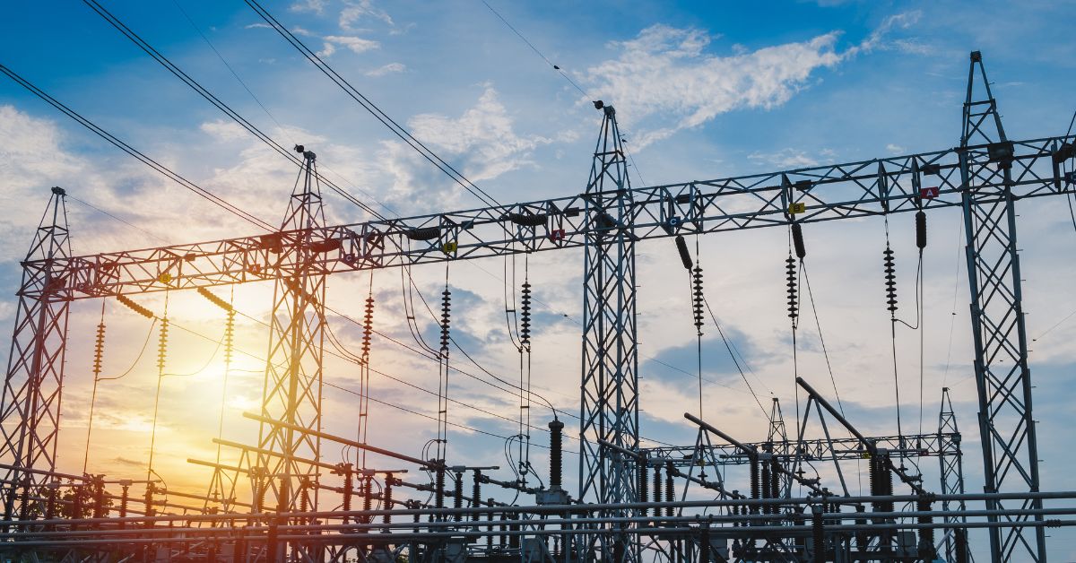 A imagem mostra torres de energia para representar a Taesa TAEE11