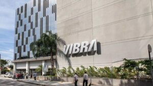 A Vibra Energia teve lucro líquido ajustado de R$ 1,01 bilhão no 1º trimestre de 2025, alta de 27,9%, com aumento de receita e margens.