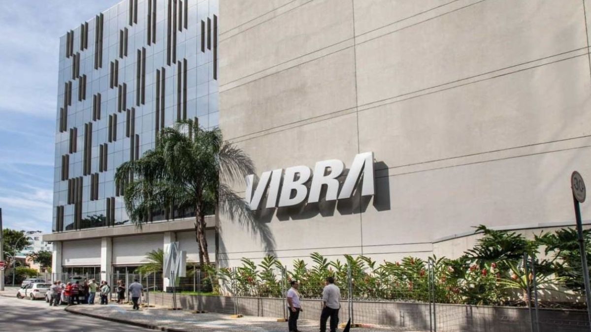 A Vibra Energia teve lucro líquido ajustado de R$ 1,01 bilhão no 1º trimestre de 2025, alta de 27,9%, com aumento de receita e margens.