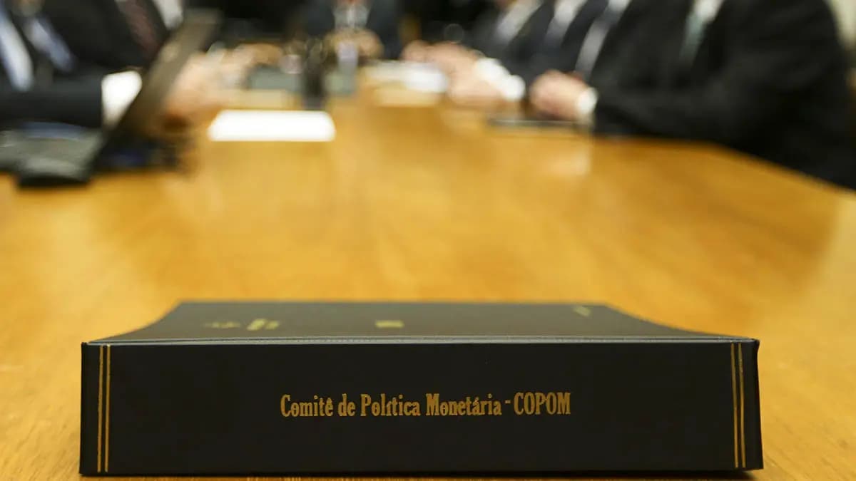Livro do Comitê de Política Monetária sobre a ata do Copom de junho de 2025