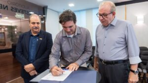 Economia verde no Ceará avança com FIEC, SENAI e Fortescue, formando jovens para a transição energética e sustentabilidade local.