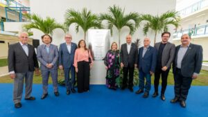 Autoridades durante a inauguração da Escola SESI SENAI Fernando Cirino Gurgel em Maracanaú