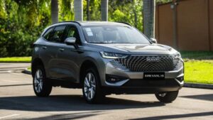 SUV Haval H6 One estacionado em via urbana simboliza o lançamento pela GWM Newhouse.