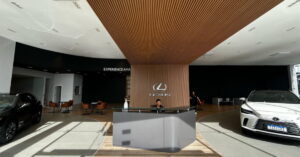 Fachada da concessionária Lexus Fortaleza que lidera vendas no Brasil