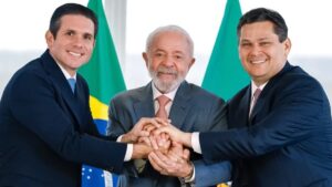 Lula e parlamentares aliados durante articulação para liberação de emendas em 2025