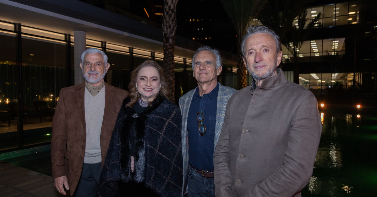 Executivos celebram a entrega do Park View pela Marquise Incorporações em São Paulo.