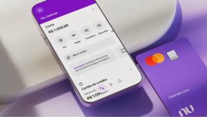 Aplicativo do Nubank exibindo saldo e cartão roxinho em destaque, no contexto em que o Nubank aumenta limite sem análise.
