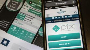 Desde 2020, o Pix reduz tarifas bancárias, aumenta depósitos e facilita o crédito, impulsionando a transformação digital dos bancos no Brasil.