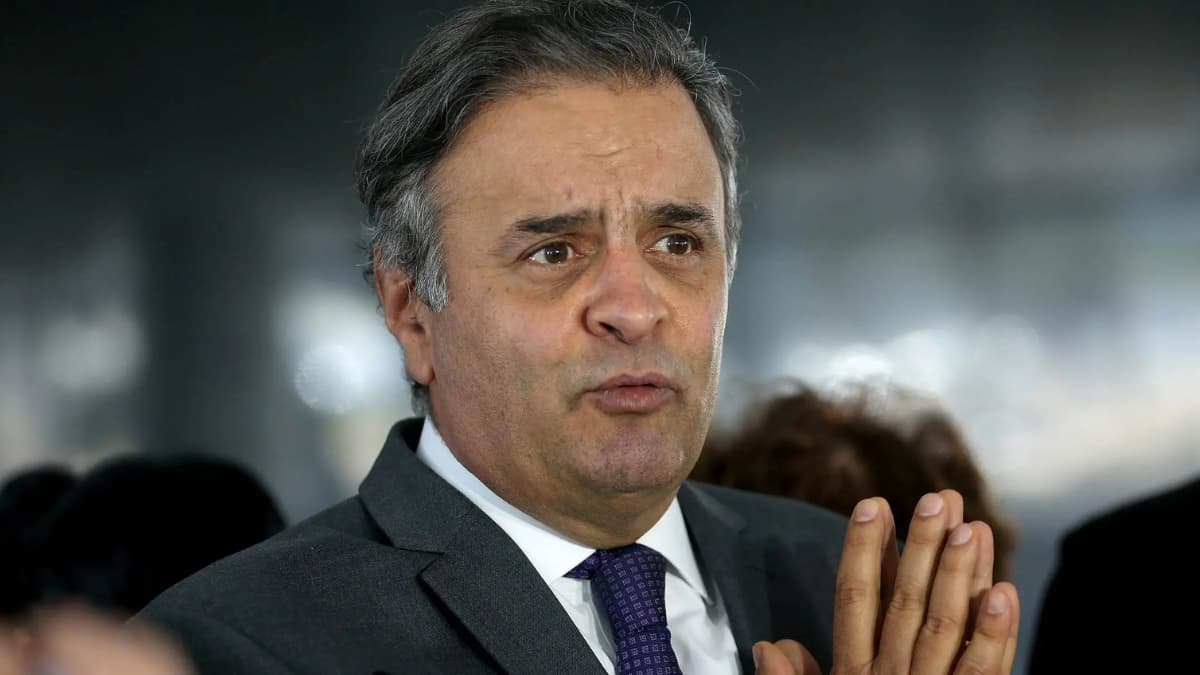 Aécio Neves comentou sobre o recuo do PSDB da fusão com o Podemos