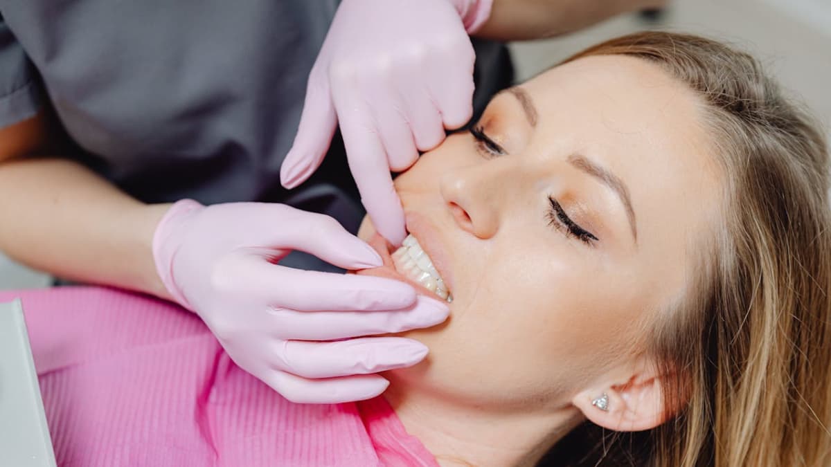 Paciente em atendimento odontológico, representando o crescimento dos planos odontológicos no Brasil