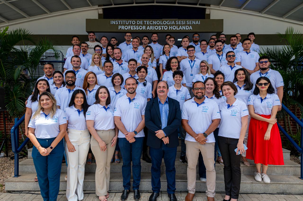 Equipe do Instituto SESI SENAI do Ceará com Paulo André Holanda na Plataforma de Inovação do SESI e SENAI