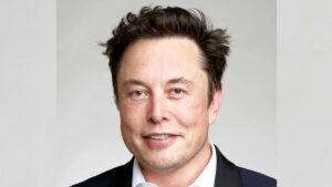 A queda na fortuna de Elon Musk, causada pela crise política e desvalorização da Tesla, afetou seu patrimônio e preocupou investidores.