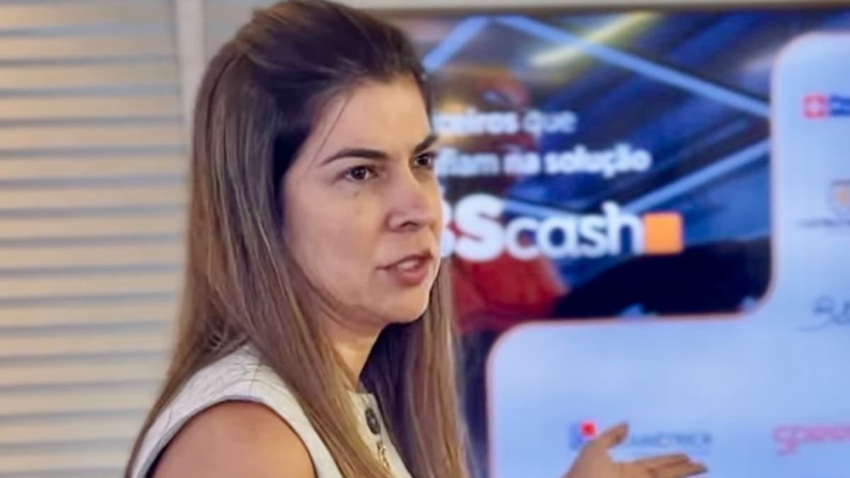 Rafaela Mota apresenta as soluções da BScash durante evento empresarial