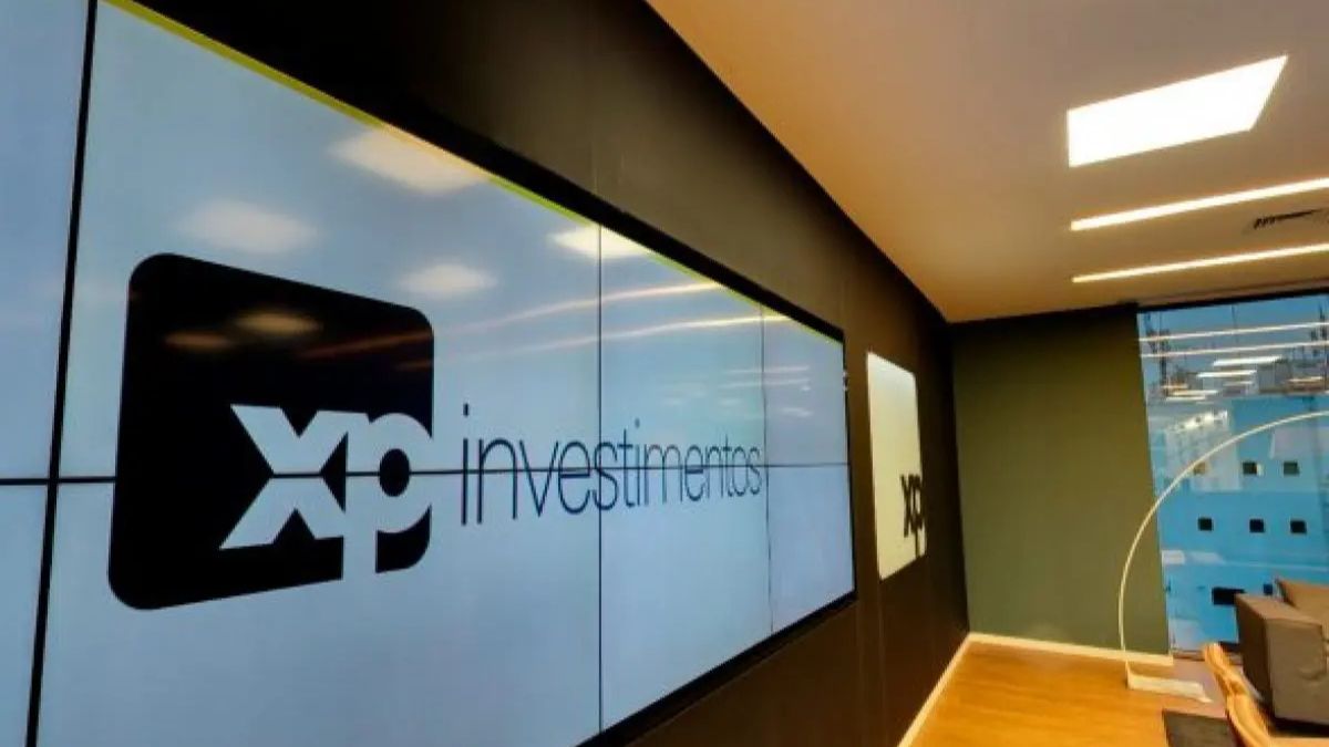 XP recomendada para compra pelo Goldman Sachs com foco em renda fixa e projeção de crescimento mesmo com juros altos.