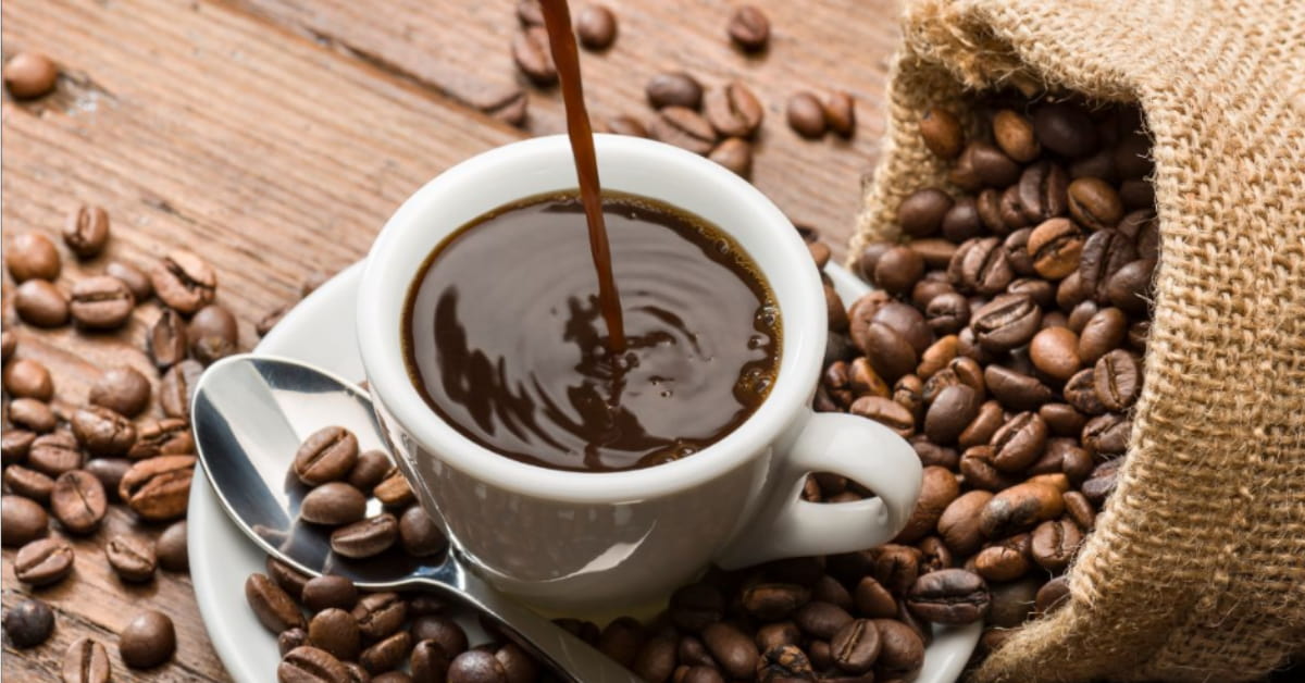 Grãos de café sendo preparados para exportação mundial de café em 2025