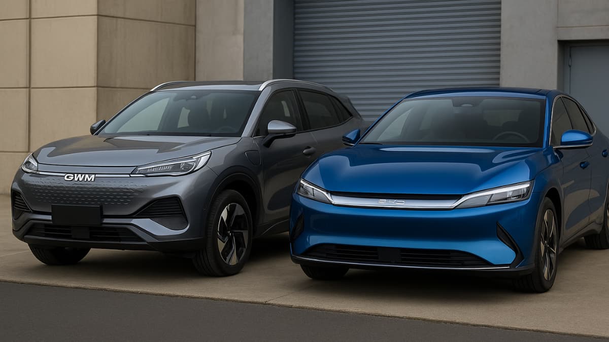 Carros da GWM e BYD lado a lado no Brasil, simbolizando impactos do imposto para carros elétricos e híbridos