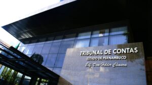 Fachada do Tribunal de Contas de Pernambuco, que suspendeu a licitação de publicidade em Pernambuco.