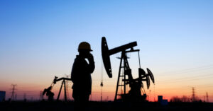 Petróleo sobe com dados econômicos dos EUA e negociações com a China
