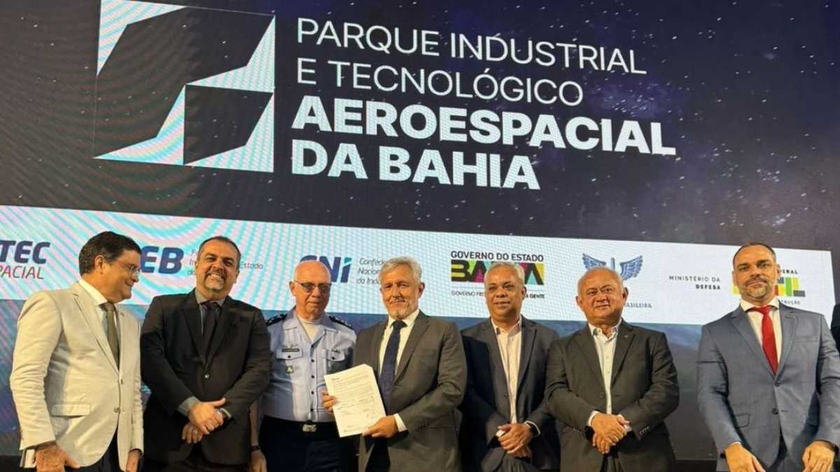 Autoridades celebram acordo para desenvolvimento da aeronave agrícola autônoma híbrida no Parque Aeroespacial da Bahia