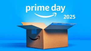 Caixa da Amazon aberta em fundo azul com destaque para o Amazon Prime Day 2025.