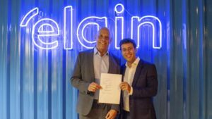 Marcos Burin e Rafael Feder celebram operação em que a Elgin comprou a Refrio.