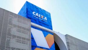Fachada da Caixa Econômica Federal, instituição que oferece o Empréstimo com Garantia de Imóvel Caixa.