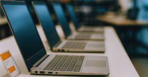 Informática lidera vendas no varejo com exposição de laptops